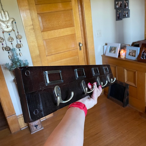 Like new coat rack “real wood” - Picture 4 of 5